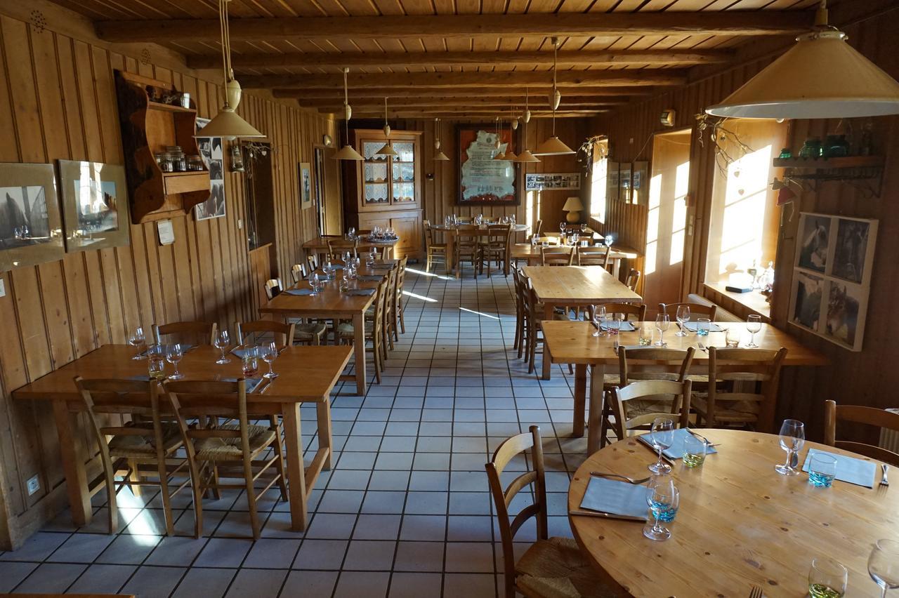 Auberge De La Perdrix Hauterive-la-Fresse Exterior photo