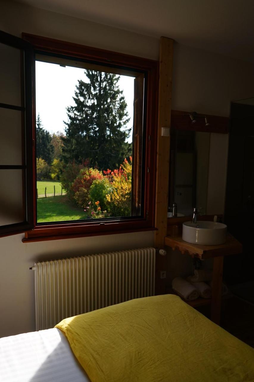 Auberge De La Perdrix Hauterive-la-Fresse Exterior photo